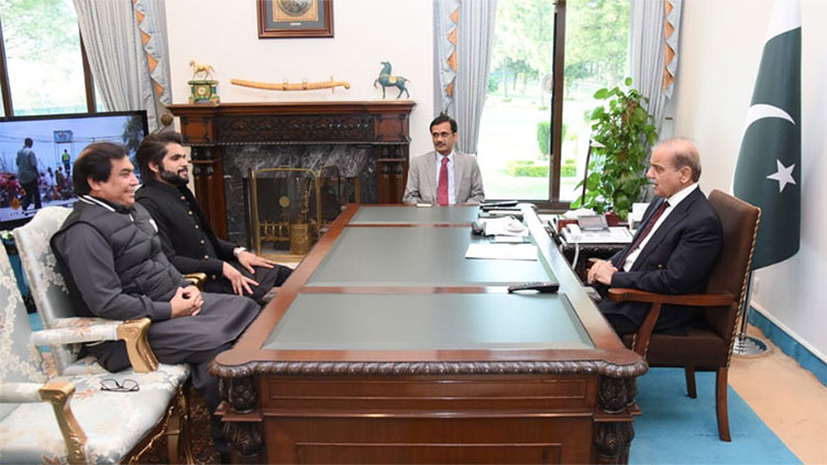 PM Shehbaz, Hanif Abbasi discuss political situation